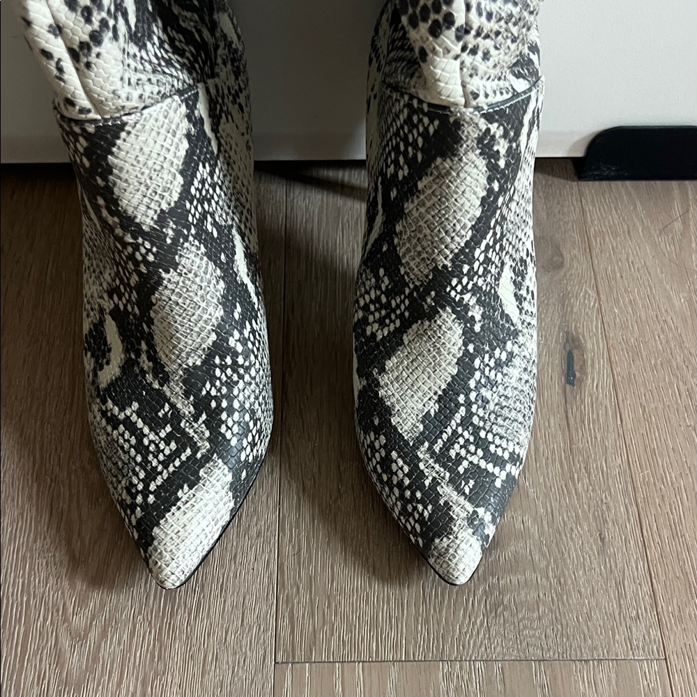 Steve Madden Black and White Snakeskin Heeled Boots - Picture 3 of 4